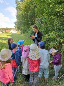 Am Dienstag 12.07. 2022 durften die Igel und ABC Kinder der Kita "Flachsröste" eine eigene Limonade herstellen.