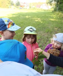 Am Dienstag 12.07. 2022 durften die Igel und ABC Kinder der Kita "Flachsröste" eine eigene Limonade herstellen.