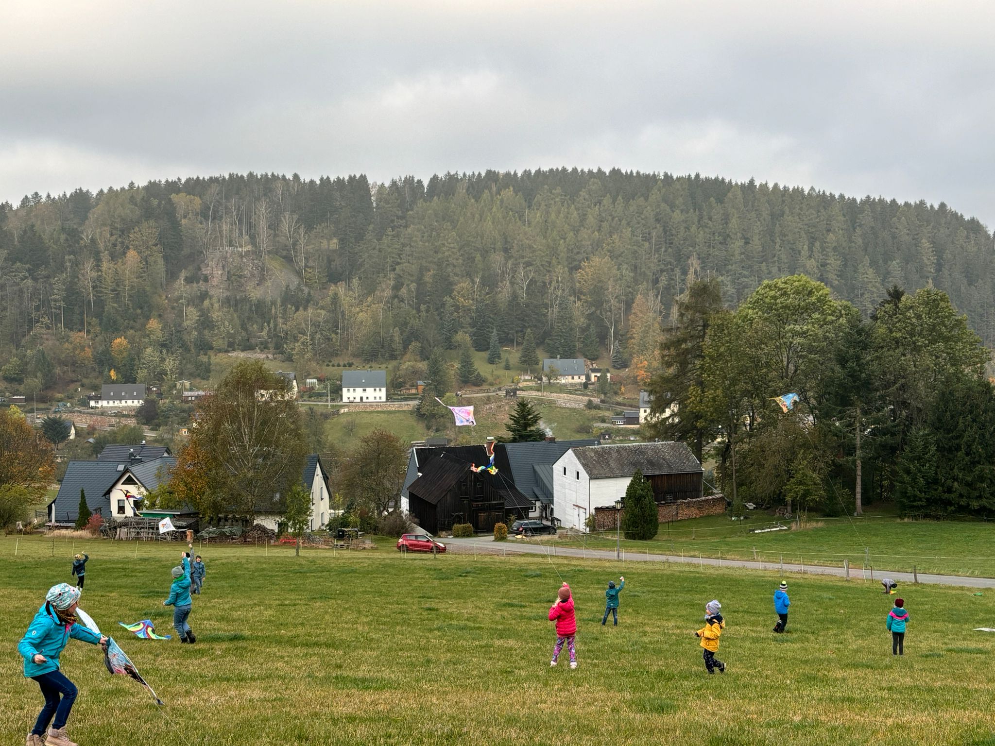 Unsere kunterbunten Herbstferien - Drachen steigen in die Lüfte